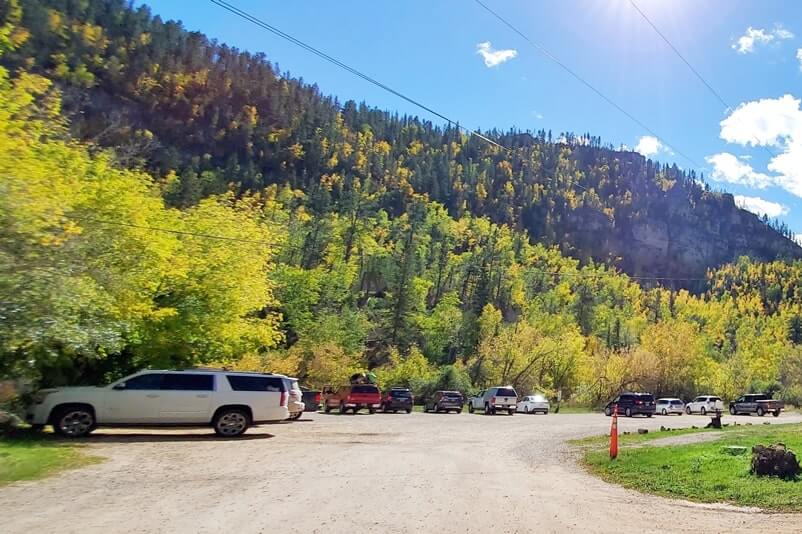 roughlock falls trailhead parking lot. how to get to roughlock falls trailhead