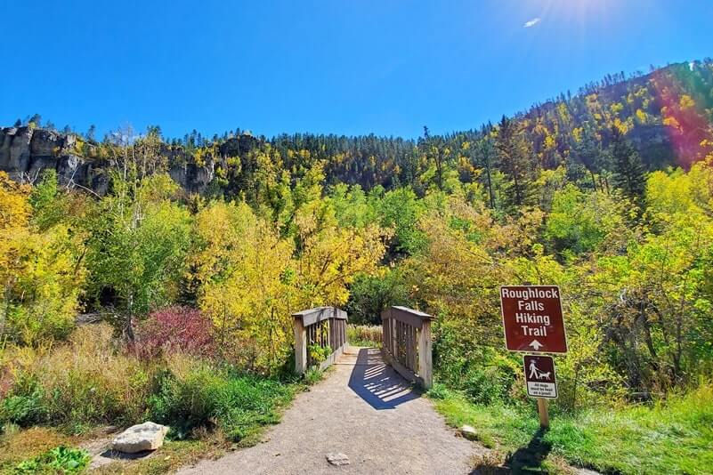 how to start roughlock falls trail from roughlock falls trailhead
