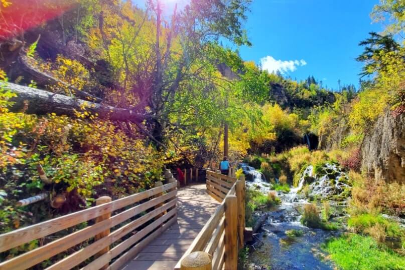 how to start roughlock falls trail from roughlock falls trailhead