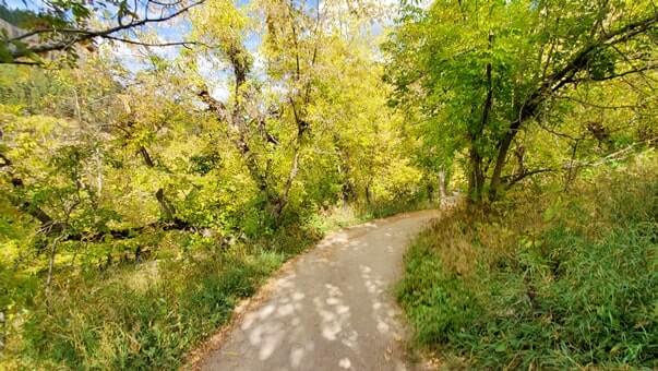 hiking spearfish falls trail in spearfish canyon