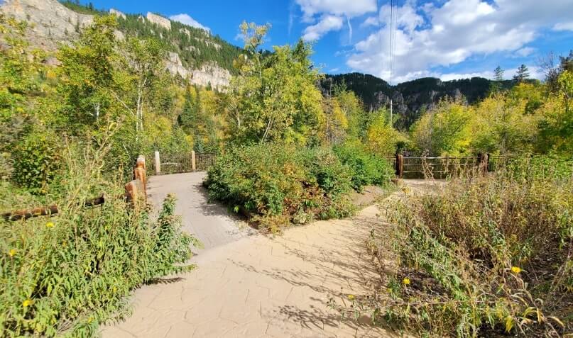 how to get to Spearfish Falls upper overlook