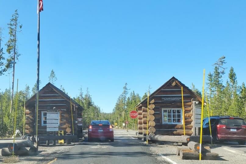 south entrance of yellowstone national park. yellowstone south entrance