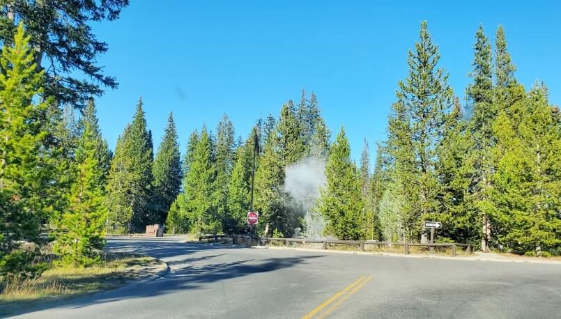 yellowstone national park south entrance to west thumb parking. yellowstone national park drive