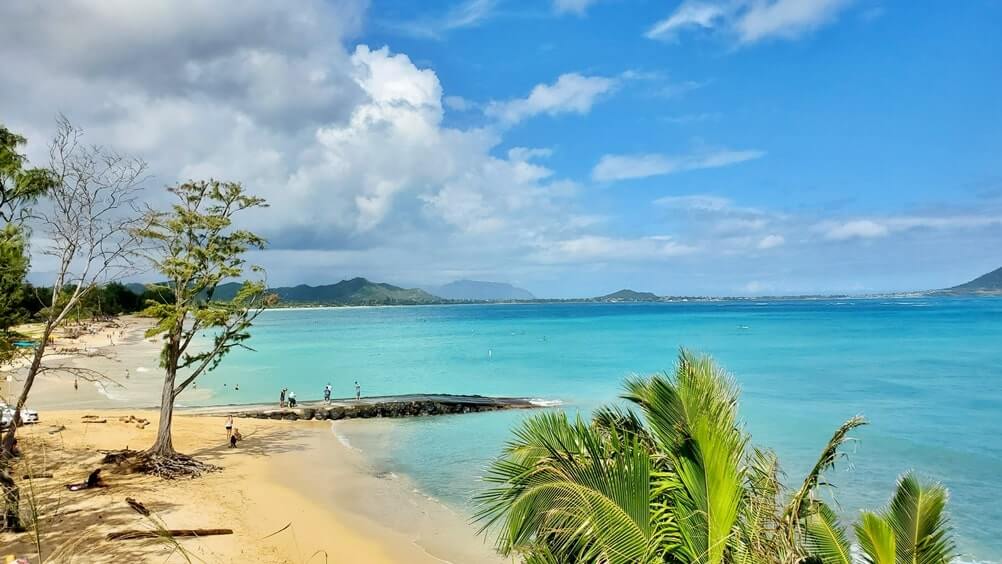 How to get to Kailua Beach from Lanikai. lanikai beach to kailua beach walk. how to see kailua bay. oahu travel blog