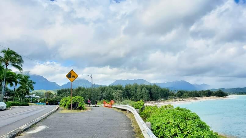 How to get to Kailua Beach from Lanikai. lanikai beach to kailua beach walk. how to see kailua bay. oahu travel blog