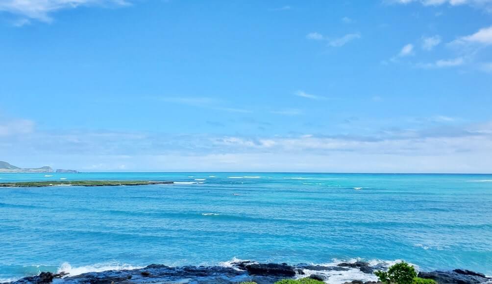 How to get to Kailua Beach from Lanikai. lanikai beach to kailua beach walk. how to see kailua bay. oahu travel blog