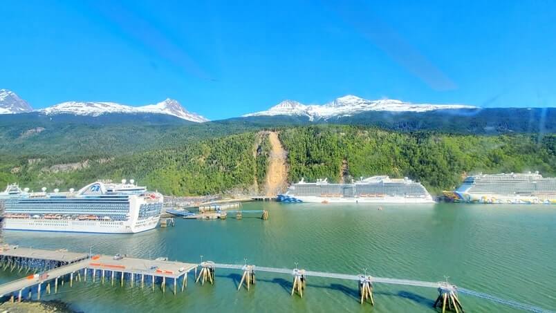 alaska helicopter tour to dog sledding glacier camp. helicopter tour near cruise port
