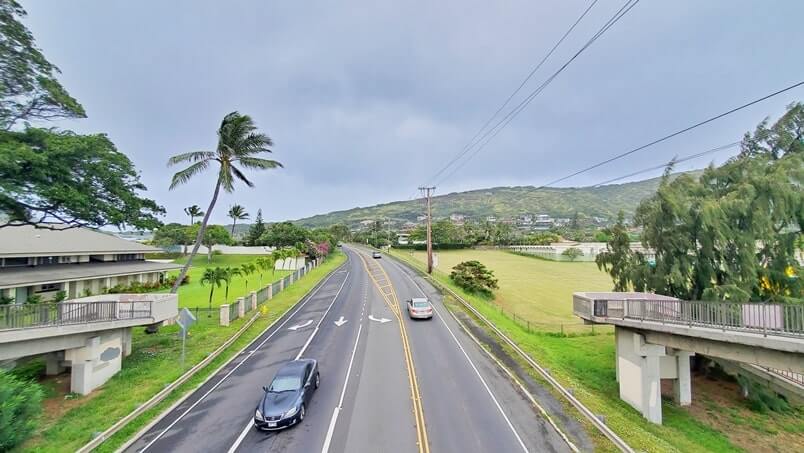 walk from bus stop to hanauma bay