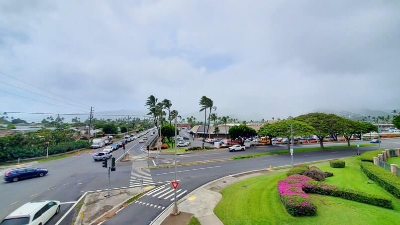 leonards food truck location near bus stop