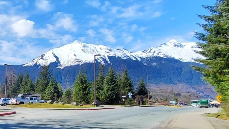 mendenhall glacier parking lot