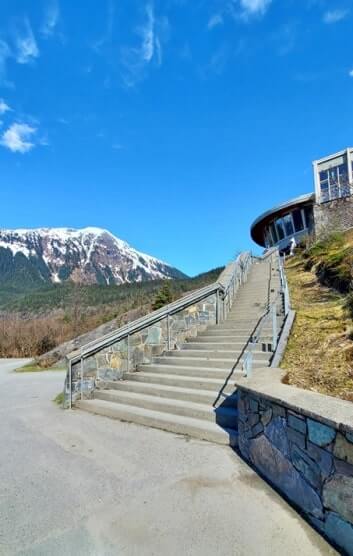 mendenhall glacier visitor center near nugget falls trail