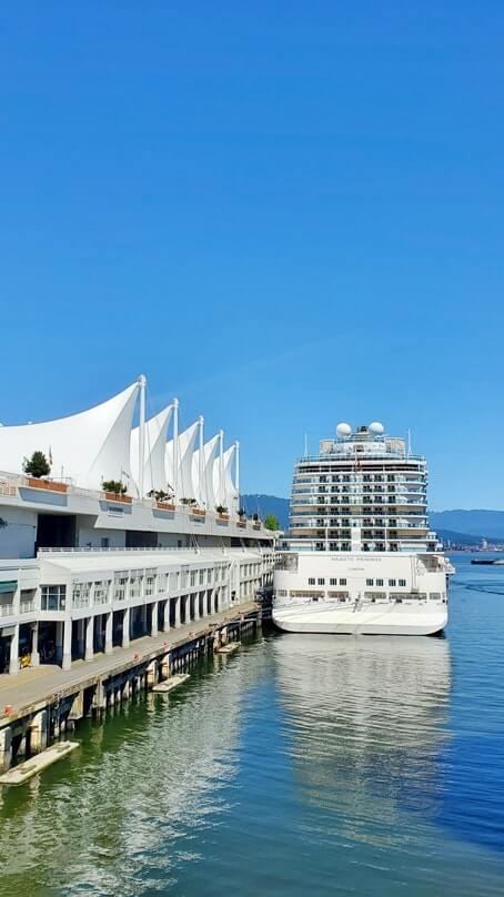 bike sharing in vancouver near canada place, near vancouver cruise port