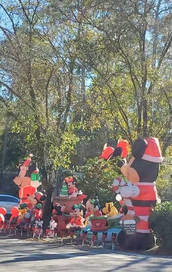 disney christmas decorations ideas. disney world in december. mickey mouse. minnie mouse