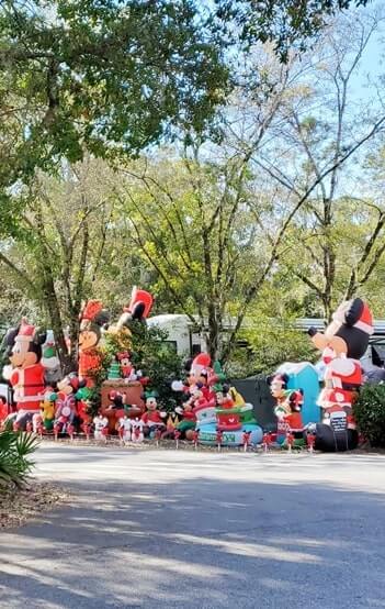 disney christmas decorations ideas. disney world in december. mickey mouse. minnie mouse