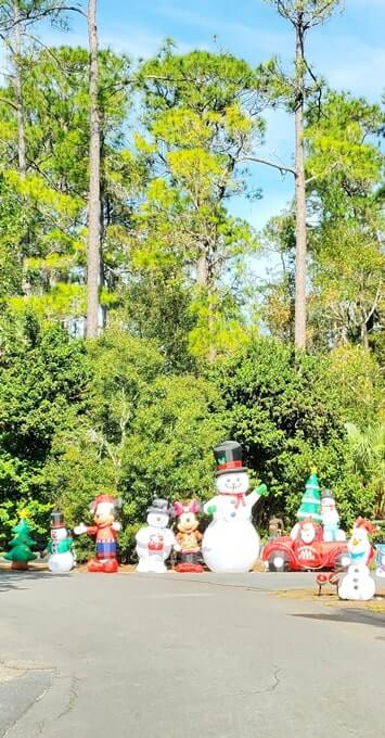 disney christmas decorations ideas. disney world in december.