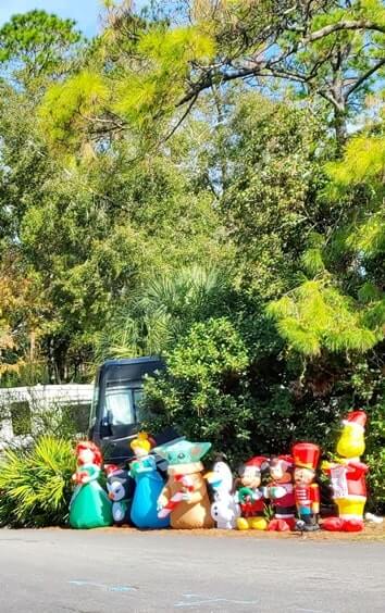 disney christmas decorations ideas. disney world in december.