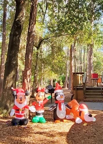 disney christmas decorations ideas. disney world in december. mickey mouse. minnie mouse