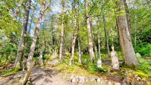 gold rush cemetery trail, skagway