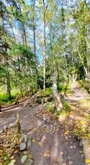 gold rush cemetery trail, skagway